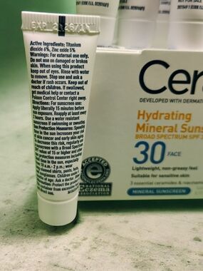 Cera ve Hydrating Mineral Sunscreen SPF 30 - 15 Count: Expires 10-26 2.55 Fl Oz
